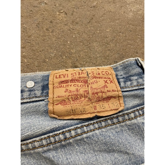 Levi's Light Wash Slim Straight Jeans - Picture 14 of 16